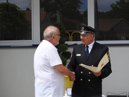Odkritje spominske plošče na stavbi Osnovne šole Janeza Kuharja Razkrižje 15